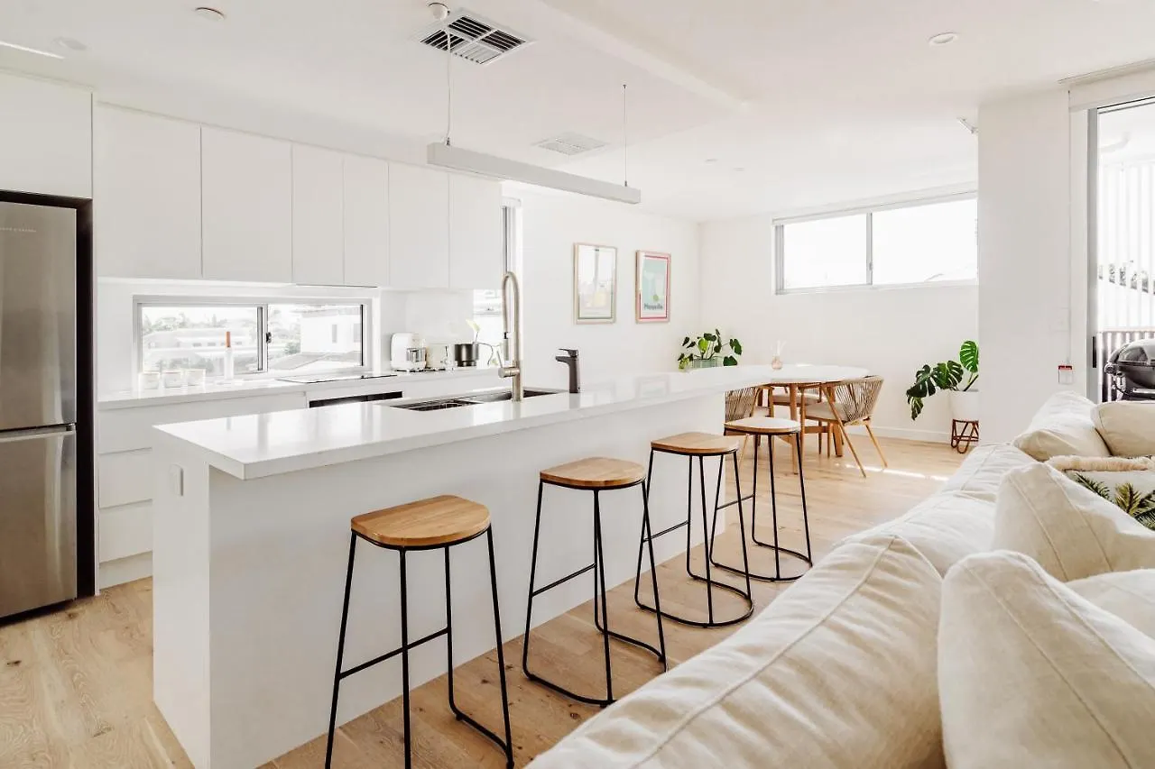 Silk - New Modern Condo 400M To The Beach 쿨룸비치 0*,  오스트레일리아